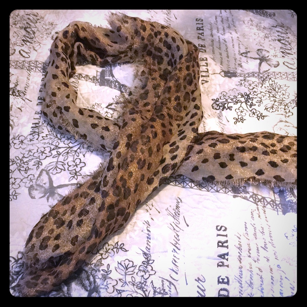Super cute leaped scarf